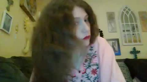 Snapshot of queencrimsonlvx chatting on 04-20-26, 01:19 queencrimsonlvx online show from 04-20-26, 01:19
