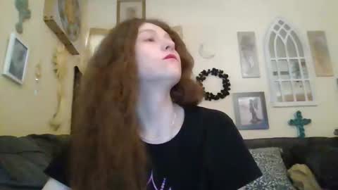 Snapshot of queencrimsonlvx chatting on 04-24-26, 10:01 queencrimsonlvx online show from 04-24-26, 10:01