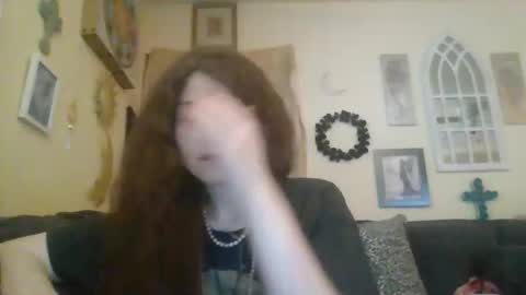 Snapshot of queencrimsonlvx chatting on 05-01-26, 07:29 queencrimsonlvx online show from 05-01-26, 07:29