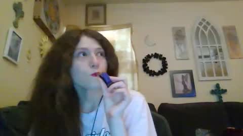 Snapshot of queencrimsonlvx chatting on 05-10-26, 10:31 queencrimsonlvx online show from 05-10-26, 10:31