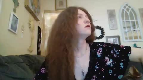 Snapshot of queencrimsonlvx chatting on 05-21-26, 12:50 queencrimsonlvx online show from 05-21-26, 12:50