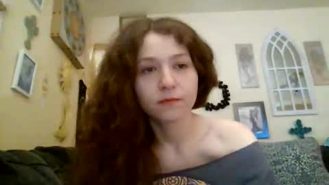 Snapshot of queencrimsonlvx chatting on 05-31-26, 09:49 queencrimsonlvx online show from 05-31-26, 09:49
