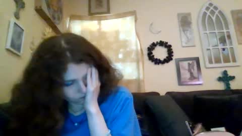 queencrimsonlvx online show from 07-24-26, 06:33