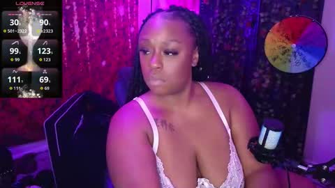 Snapshot of queencroze chatting on 11-13-25, 02:32 Queen Cherise Roze online show from 11-13-25, 02:32