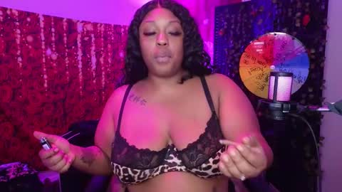 Snapshot of queencroze chatting on 02-06-26, 05:56 Queen Cherise Roze online show from 02-06-26, 05:56