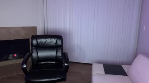 Snapshot of queendomi chatting on 12-20-25, 07:26 queendomi online show from 12-20-25, 07:26