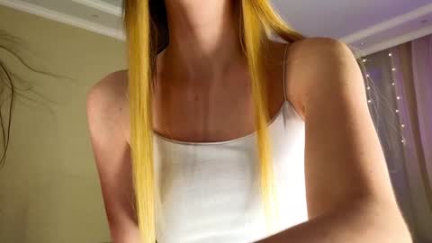 Snapshot of queenelia chatting on 09-25-25, 01:59 Nelly INSTA queenelia online show from 09-25-25, 01:59