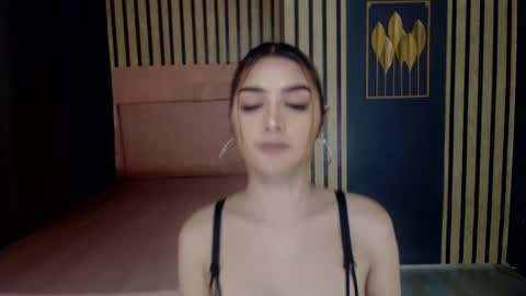 queenemeraldts online show from 12-18-24, 05:37