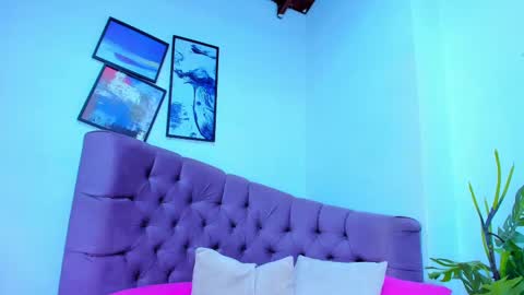 Queen online show from 09-23-25, 06:22