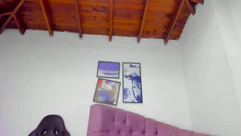 Queen online show from 10-26-25, 02:56