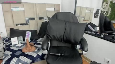 QUEENJEENN online show from 01-08-25, 01:31