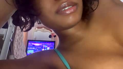 Snapshot of queenkourt chatting on 01-18-25, 03:05 Kourtney online show from 01-18-25, 03:05