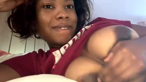 Snapshot of queenkourt chatting on 10-05-25, 08:51 Kourtney online show from 10-05-25, 08:51