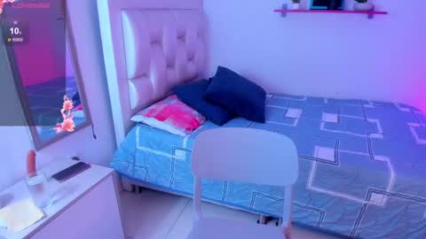 Snapshot of queenlatina10 chatting on 09-13-25, 11:32 Andrea online show from 09-13-25, 11:32