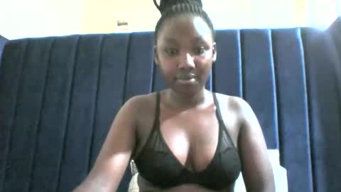 Snapshot of queenmelany chatting on 11-21-25, 08:46 queenmelany online show from 11-21-25, 08:46
