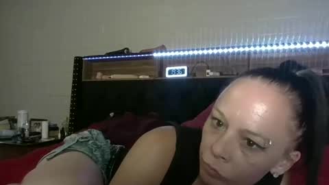 Snapshot of queenofmen33 chatting on 06-08-26, 02:34 queenofmen33 online show from 06-08-26, 02:34