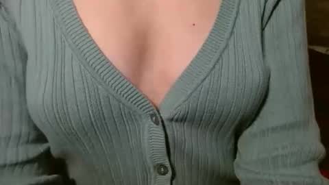 Snapshot of queenoftenderness chatting on 05-02-26, 06:46 queenoftenderness online show from 05-02-26, 06:46