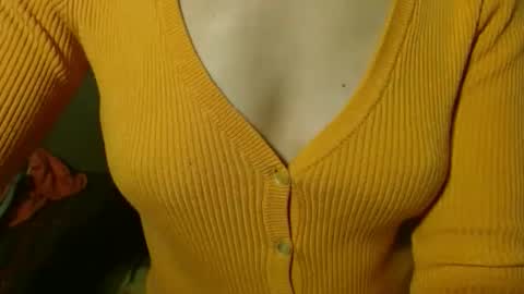 Snapshot of queenoftenderness chatting on 05-19-26, 07:53 queenoftenderness online show from 05-19-26, 07:53