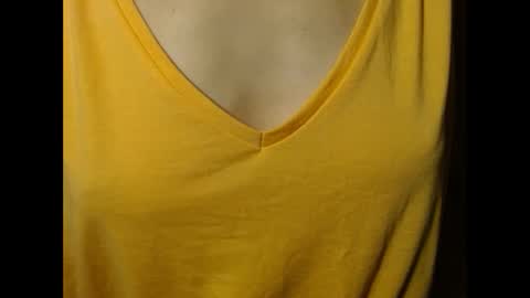 Snapshot of queenoftenderness chatting on 05-21-26, 08:38 queenoftenderness online show from 05-21-26, 08:38