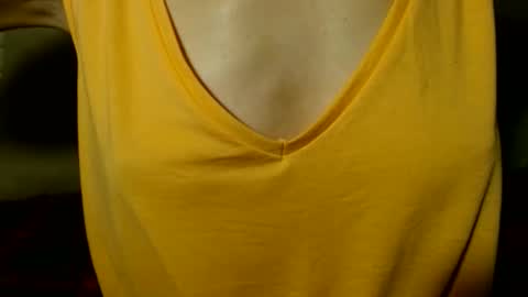 Snapshot of queenoftenderness chatting on 05-27-26, 07:33 queenoftenderness online show from 05-27-26, 07:33