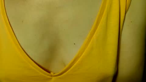 Snapshot of queenoftenderness chatting on 06-10-26, 06:51 queenoftenderness online show from 06-10-26, 06:51