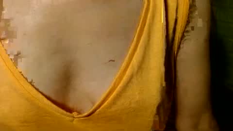 Snapshot of queenoftenderness chatting on 06-11-26, 10:08 queenoftenderness online show from 06-11-26, 10:08