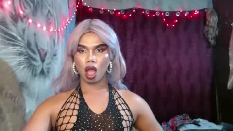 queenpinayebony_xx online show from 05-07-26, 03:28