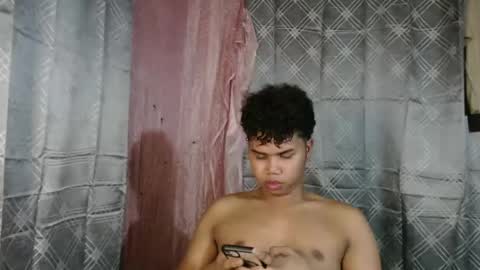 queenpinayebony_xx online show from 05-13-26, 04:48