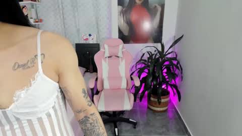 Snapshot of queenramoona_hot chatting on 09-22-25, 09:06 RAMONA ULLOA  online show from 09-22-25, 09:06