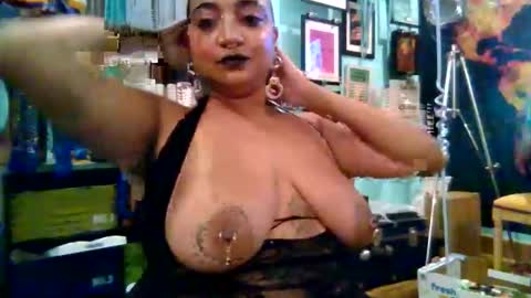 Snapshot of queensquirtntwerk chatting on 02-03-26, 12:20 Queen Hilarity online show from 02-03-26, 12:20