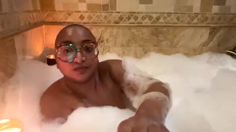 Snapshot of queensquirtntwerk chatting on 02-17-26, 04:42 Queen Hilarity online show from 02-17-26, 04:42