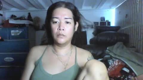 Snapshot of queenstefhanie chatting on 04-18-26, 05:44 stephanie online show from 04-18-26, 05:44