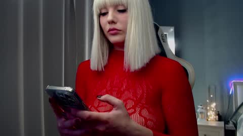 Queensy online show from 01-31-25, 04:06