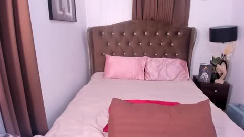 queenshasha and nathalie online show from 01-16-25, 03:34