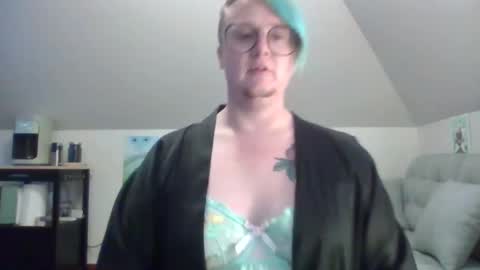 queerlyjaz online show from 09-30-25, 01:43