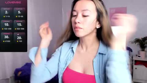 Snapshot of queitsharm_ chatting on 11-23-25, 06:46 Anna online show from 11-23-25, 06:46