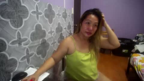 Snapshot of quelly40 chatting on 09-17-25, 11:23 quelly40 online show from 09-17-25, 11:23