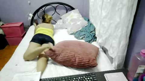 Snapshot of quelly40 chatting on 10-17-25, 10:07 quelly40 online show from 10-17-25, 10:07