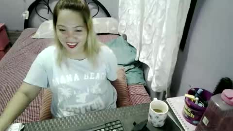 Snapshot of quelly40 chatting on 11-06-25, 04:52 quelly40 online show from 11-06-25, 04:52