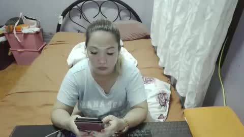 Snapshot of quelly40 chatting on 12-01-25, 12:32 quelly40 online show from 12-01-25, 12:32