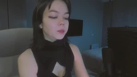 Snapshot of quietluxury chatting on 12-17-25, 11:16 quietluxury online show from 12-17-25, 11:16