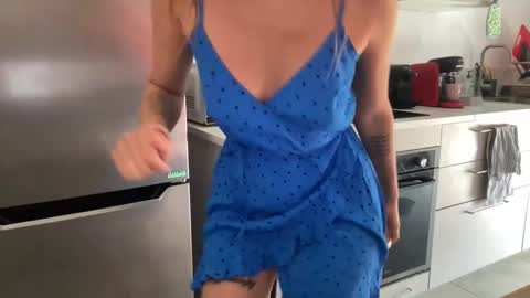 Snapshot of quinnyelena chatting on 06-04-26, 10:32 Quinnyelena online show from 06-04-26, 10:32