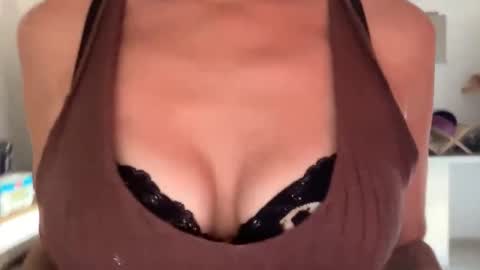 Snapshot of quinnyelena chatting on 06-08-26, 02:28 Quinnyelena online show from 06-08-26, 02:28