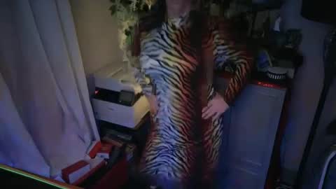 Snapshot of qweenviva chatting on 01-29-25, 01:27 ViVaLuvLicious online show from 01-29-25, 01:27