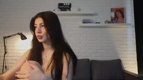 Snapshot of qwelbi chatting on 05-24-26, 03:28 kiri online show from 05-24-26, 03:28