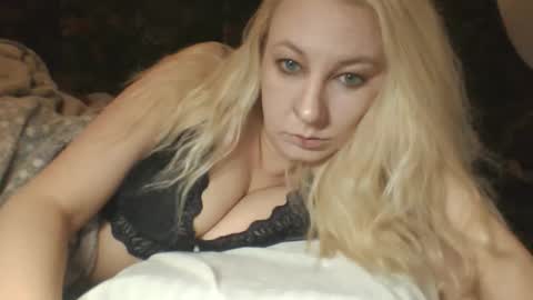 Snapshot of qwertyuio71919 chatting on 10-23-25, 04:45 qwertyui online show from 10-23-25, 04:45