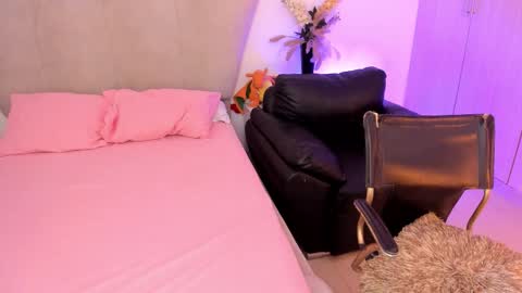 natalia  -  online show from 11-08-25, 04:34