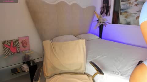 natalia  -  online show from 04-25-26, 03:53