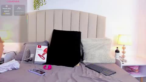 Snapshot of rachel_donnelly chatting on 10-05-25, 05:39 Rachel Donnelly online show from 10-05-25, 05:39