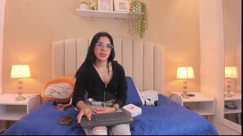 Rachel Donnelly online show from 12-22-25, 02:30